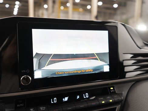 Used 2025 Toyota Camry SE image 23