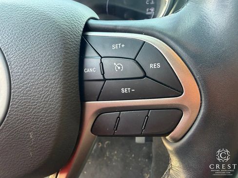 Used 2022 Jeep Grand Cherokee Limited AWD/4WD image 17