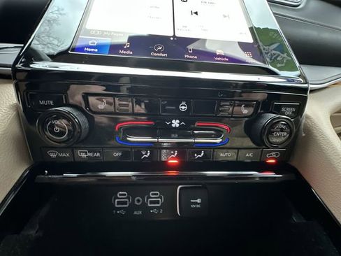 Used 2022 Jeep Grand Cherokee L Limited image 18