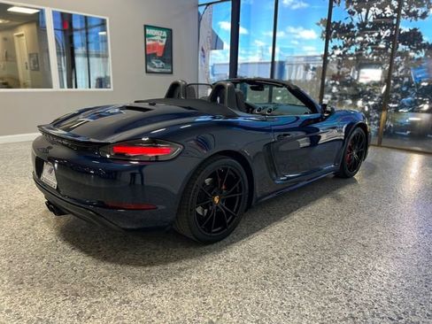 Used 2018 Porsche 718 Boxster S image 10
