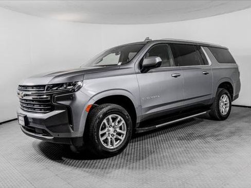 Used 2022 Chevrolet Suburban LT RWD image 2