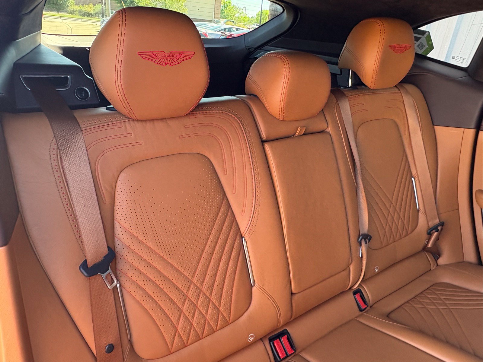 Used 2021 Aston Martin DBX AWD/4WD image 44