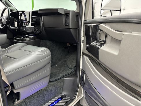 New 2026 GMC Savana 2500 w/ Driver Convenience Package RWD image 22