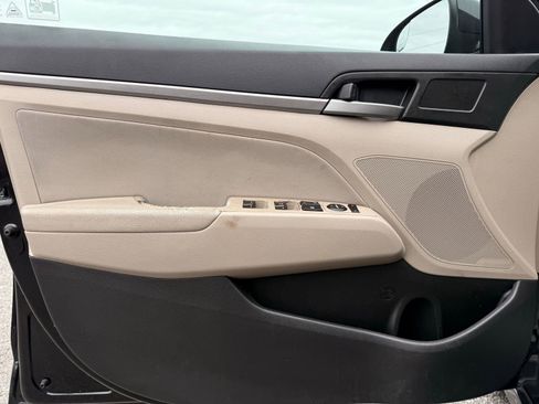 Used 2017 Hyundai Elantra SE image 13