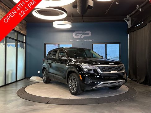 Used 2022 Kia Seltos LX AWD/4WD image 1