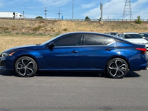 Used 2023 Nissan Altima 2.5 SR FWD image 6