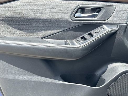 Certified 2023 Nissan Rogue SV FWD image 17
