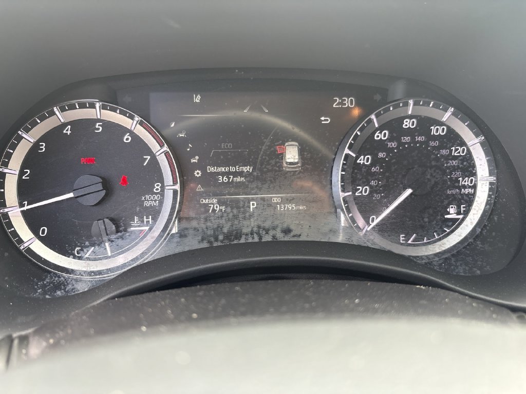 Used 2025 Toyota Highlander XLE FWD image 21