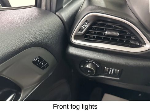Used 2025 Chrysler Pacifica Select FWD image 39
