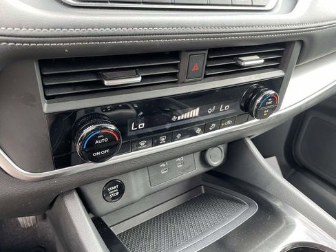 Used 2025 Nissan Rogue SV FWD image 24