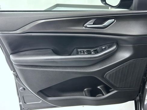 Certified 2023 Jeep Grand Cherokee Altitude image 9