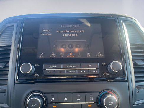 Used 2023 Nissan Titan SV image 11