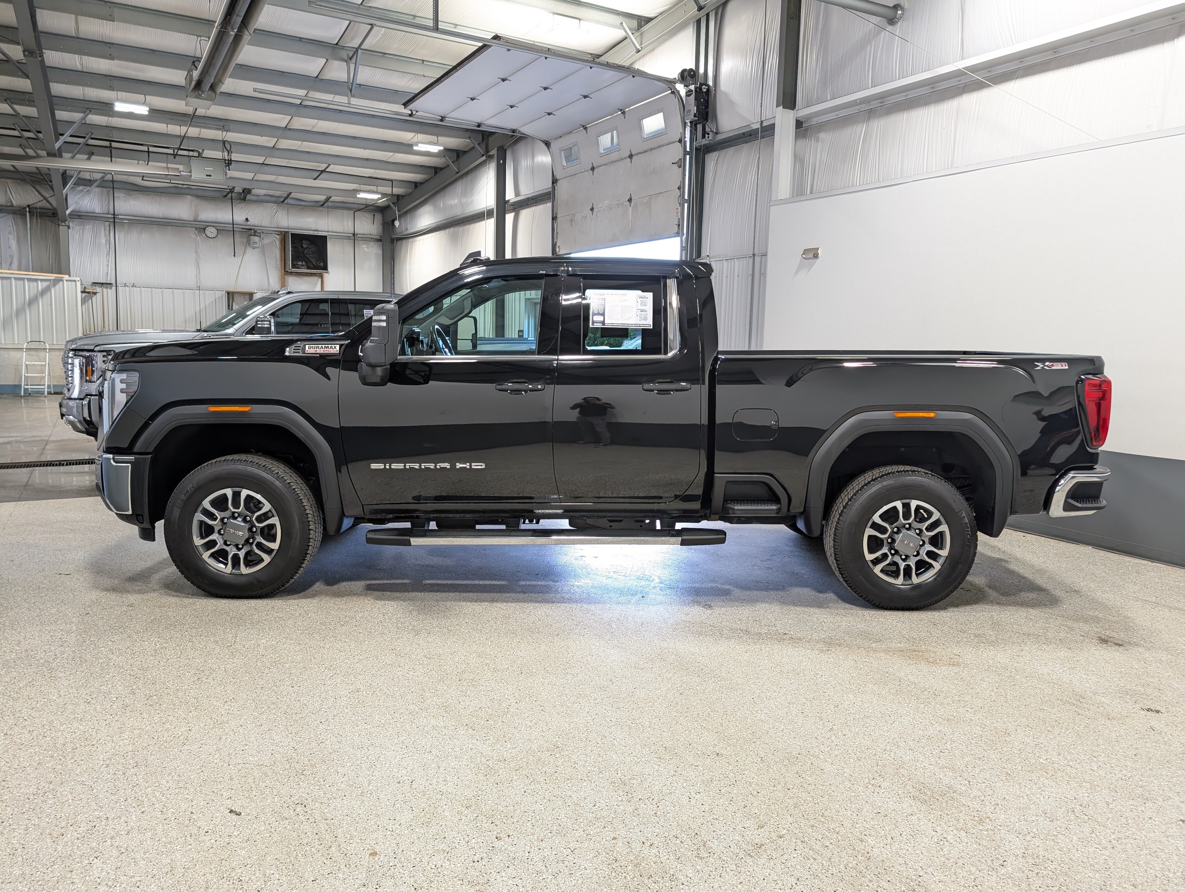 Used 2025 GMC Sierra 2500 SLE w/ Preferred Package AWD/4WD image 6