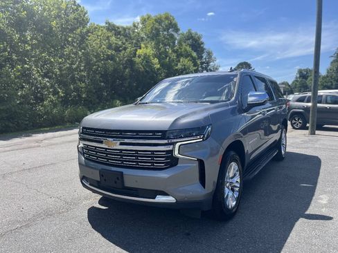 Used 2022 Chevrolet Suburban Premier AWD/4WD image 9