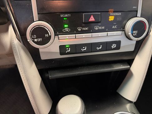 Used 2012 Toyota Camry LE FWD image 22
