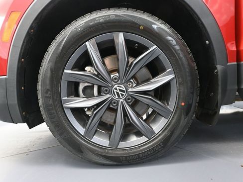 Used 2023 Volkswagen Tiguan SE AWD/4WD image 16