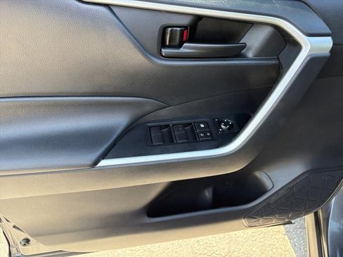 Used 2020 Toyota RAV4 LE FWD image 19