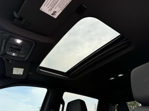 Used 2021 GMC Sierra 1500 AT4 w/ AT4 Premium Package AWD/4WD image 23