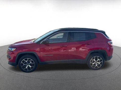 Used 2025 Jeep Compass Limited image 9