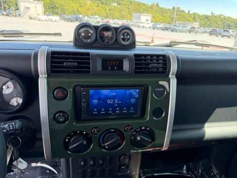 Used 2010 Toyota FJ Cruiser 4WD w/ Convenience Pkg image 16