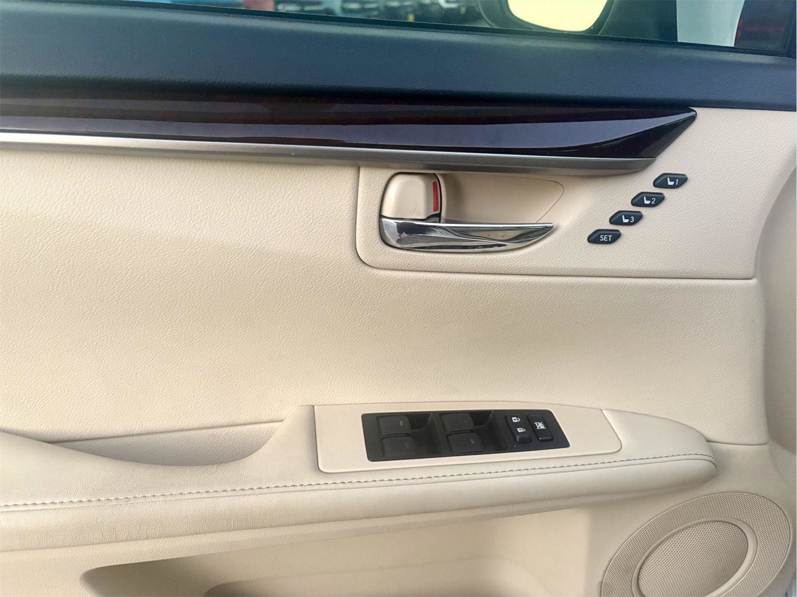 Used 2013 Lexus ES 350 w/ Luxury Pkg FWD image 13
