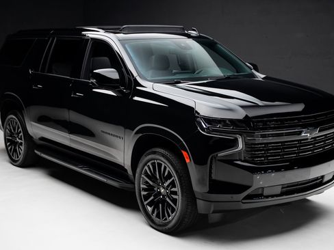 Used 2024 Chevrolet Suburban RST w/ Luxury Package image 37