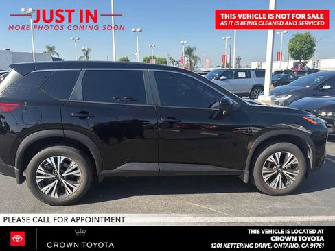 Used 2023 Nissan Rogue SV FWD image 3