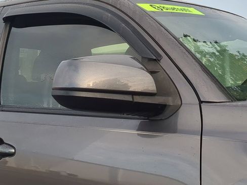 Used 2017 Toyota Tacoma SR5 image 12