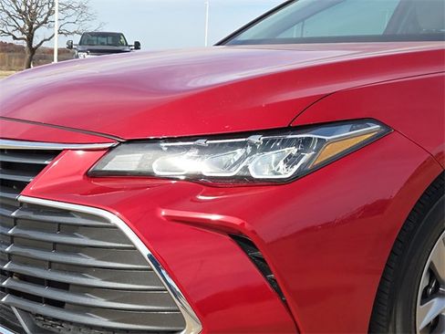 Used 2022 Toyota Avalon XLE image 4