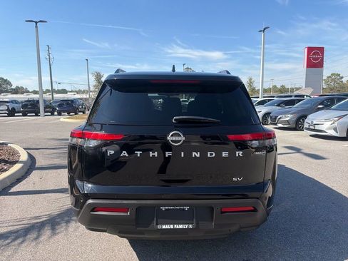 Used 2024 Nissan Pathfinder SV image 7