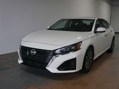 Used 2023 Nissan Altima 2.5 SV