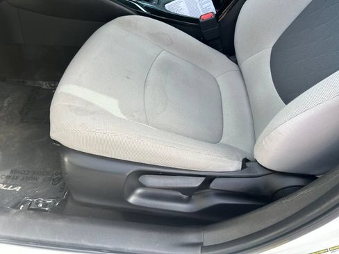Used 2021 Toyota Corolla LE w/ Carpet Mat Package (TMS) FWD image 18