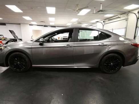 Certified 2025 Toyota Camry SE image 4