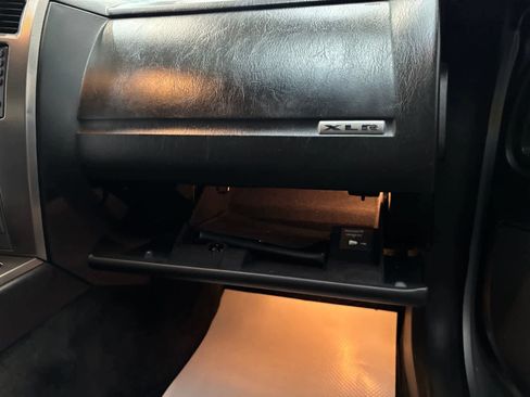 Used 2005 Cadillac XLR RWD image 27