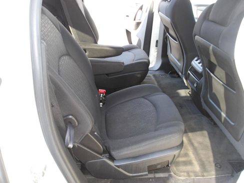 Used 2011 GMC Acadia SLE AWD/4WD image 14