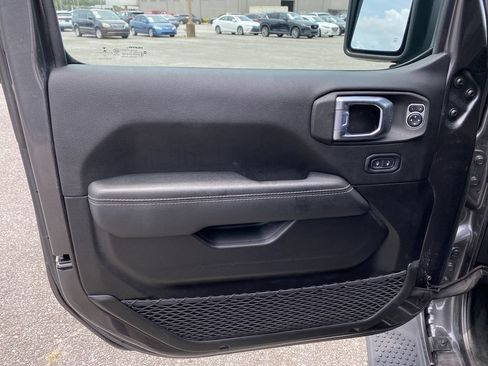 Used 2022 Jeep Wrangler Unlimited Sahara AWD/4WD image 17