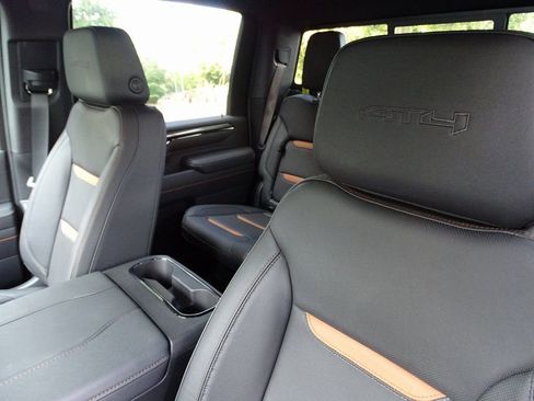 Used 2025 GMC Sierra 2500 AT4 w/ AT4 Premium Plus Package image 17