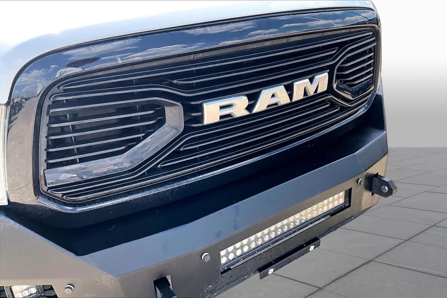 Used 2014 RAM 1500 Laramie w/ Convenience Group AWD/4WD image 30