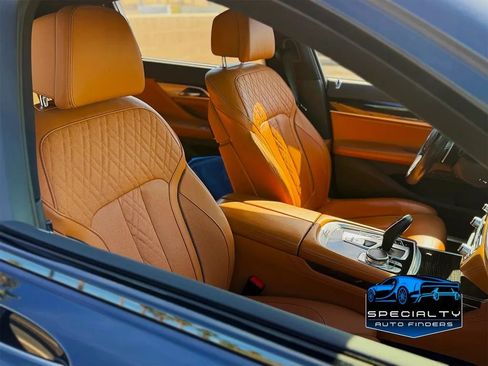 Used 2021 BMW 740i w/ M Sport Package RWD image 10