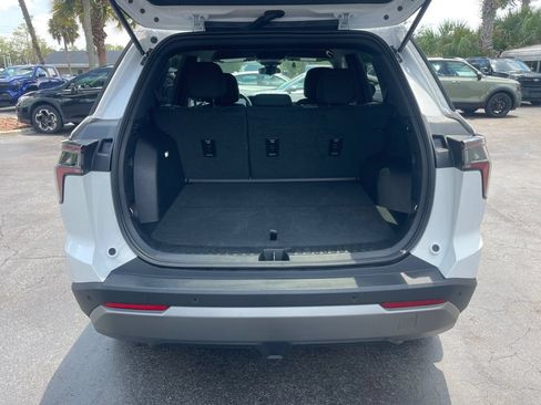 Used 2026 Chevrolet Equinox LT FWD image 5