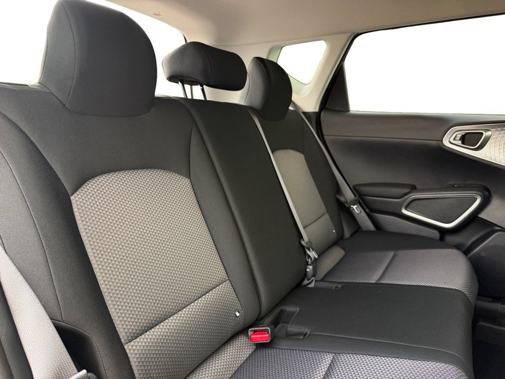 Used 2025 Kia Soul LX w/ LX Technology Package FWD image 13