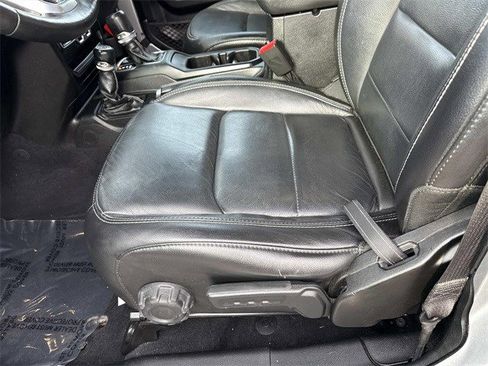 Used 2019 Jeep Wrangler Unlimited Sahara image 15