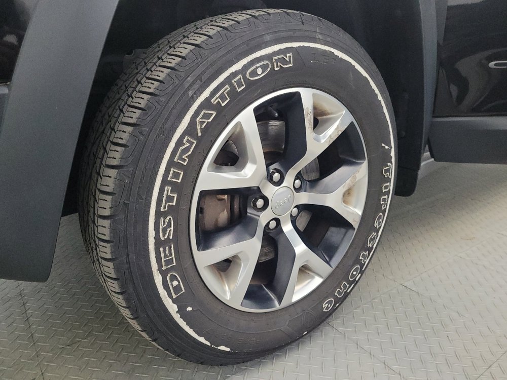 Used 2014 Jeep Cherokee Trailhawk w/ Comfort/Convenience Group AWD/4WD image 31