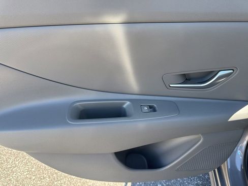 Used 2024 Hyundai Elantra SEL FWD image 9