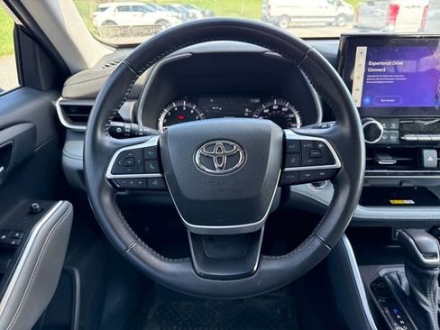 Used 2023 Toyota Highlander XLE image 21