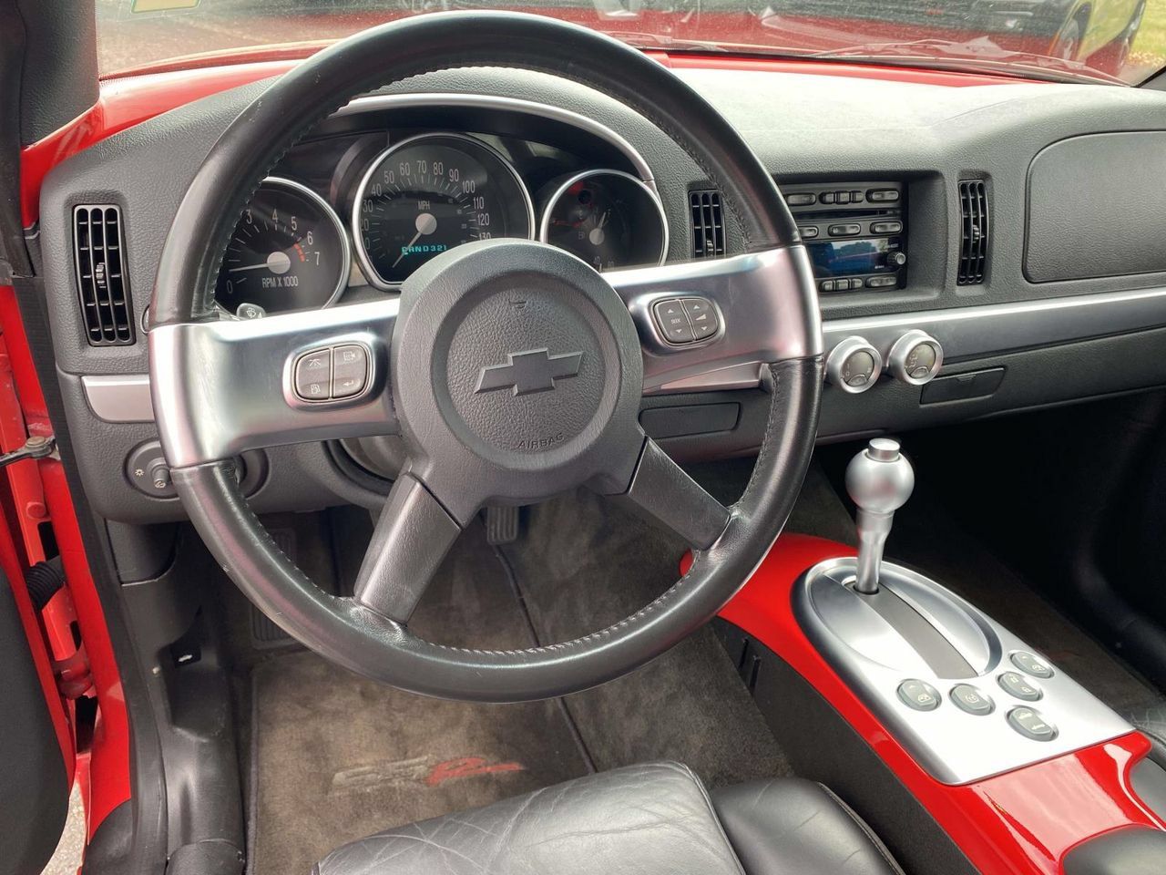 Used 2004 Chevrolet SSR w/ Preferred Equipment Group RWD image 8
