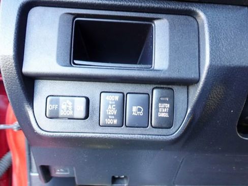 Certified 2018 Toyota Tacoma TRD Sport image 21