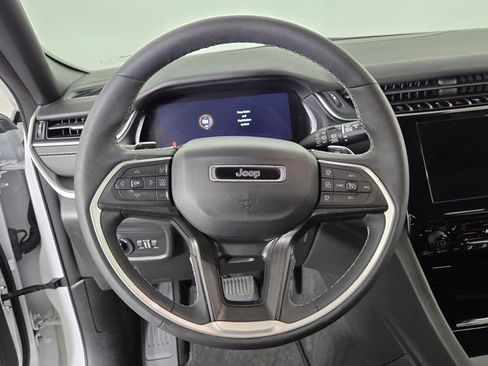 Used 2023 Jeep Grand Cherokee L Laredo AWD/4WD image 18