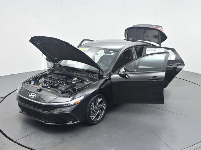 Used 2025 Hyundai Elantra Sport FWD image 46