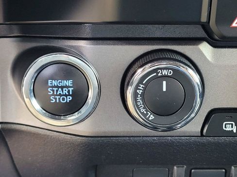 Used 2022 Toyota Tacoma TRD Off-Road AWD/4WD image 14